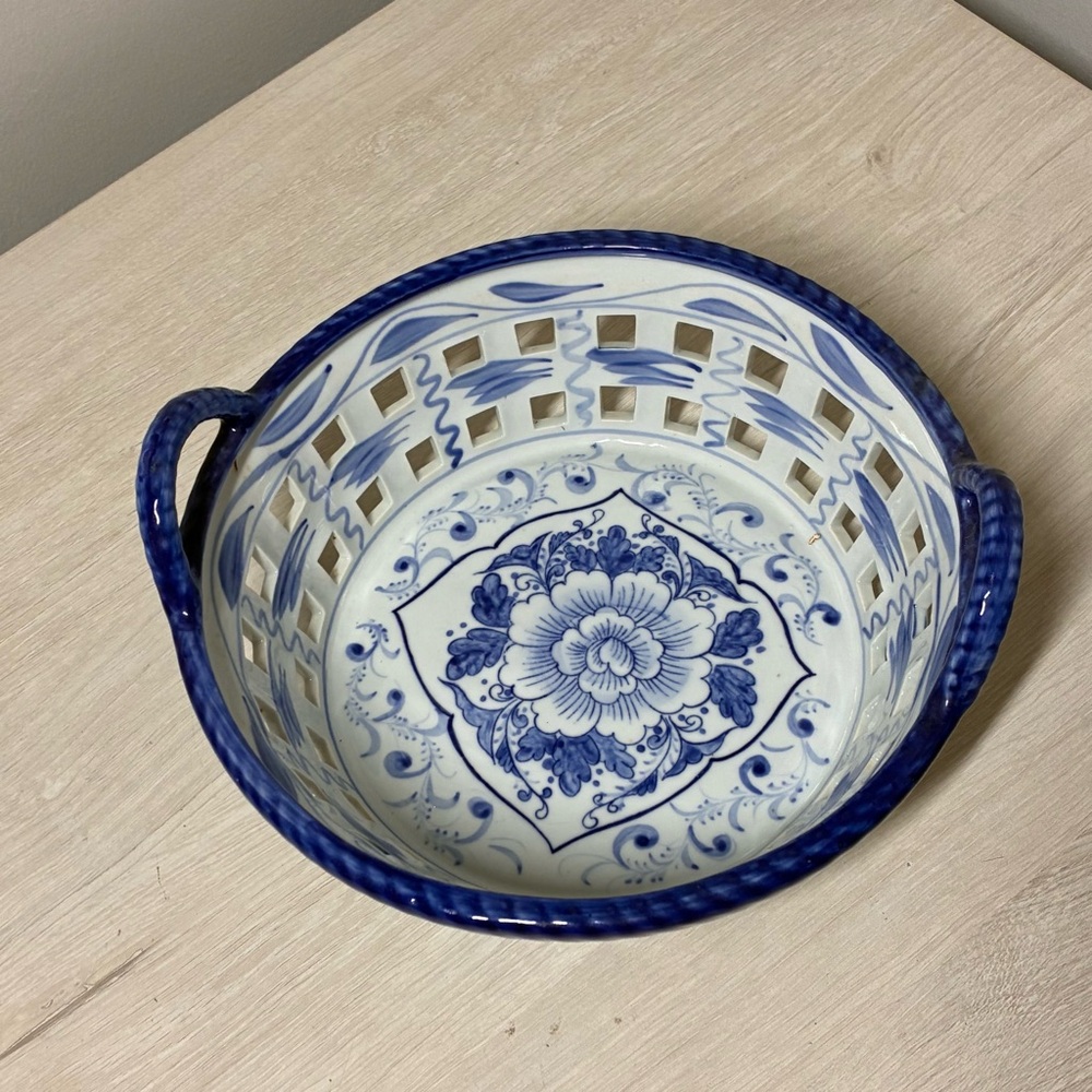 Blue White Mann Flora Porcelain Reticulated Basket Bowl Hand Painted 1989